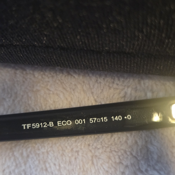 Black Cat-Eye Glasses with Case - Picture 3 of 7